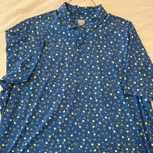 Lot of three, men’s Callaway golf shirts- like new